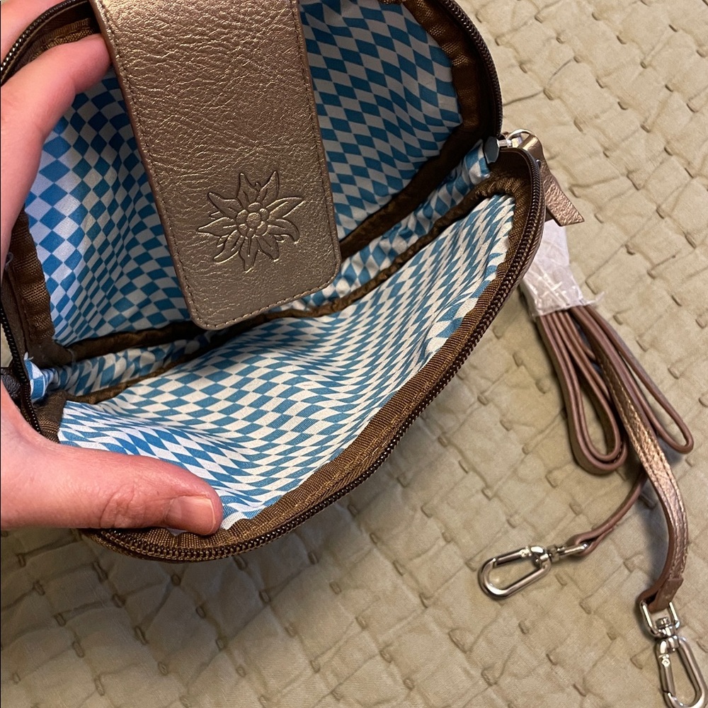 New Lufthansa Heart-Shaped Brown Crossbody Bag with Rose Gold Accents - Picture 4 of 4